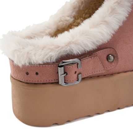 Textured Clogs with a Sophisticated Edge - Pink