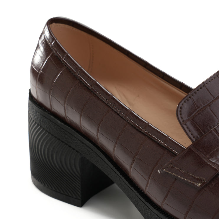 Leather heel shoes for every occasion - Brown