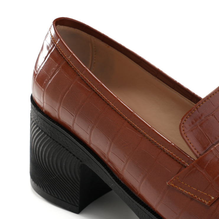 Leather heel shoes for every occasion - Camel